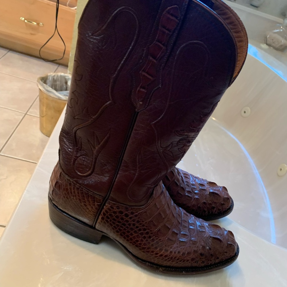 Size 10 1/2 brown alligator boot.